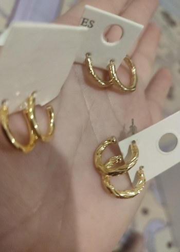 Altın Renkli Mini Yılan Desenli Küpe - Görsel 2