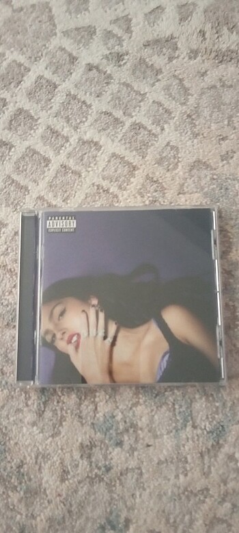 Olivia Rodrigo guts CD 