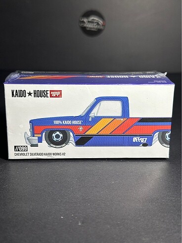 Mini GT Kaido House 099 Chevrolet Silverado KAIDO WORKS V2
