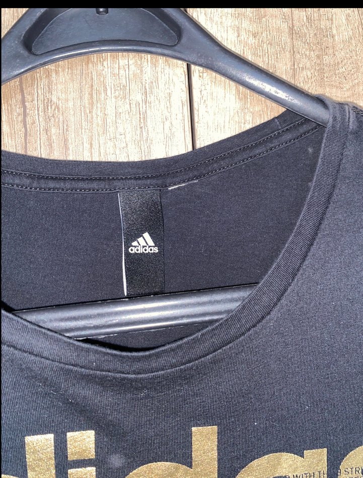 adidas Kadın Altın Baskılı Siyah Tişört - Görsel 2