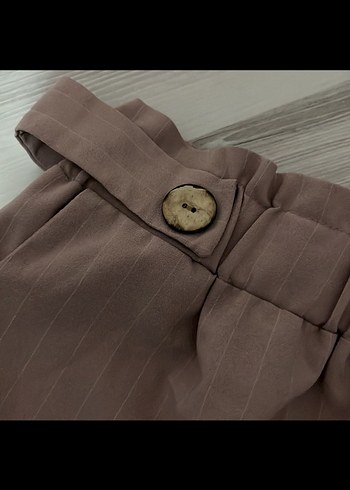 Kadın Keten Kemerli Kısa Bej Şort - Görsel 2