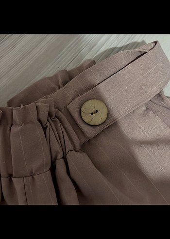 Kadın Keten Kemerli Kısa Bej Şort - Görsel 3