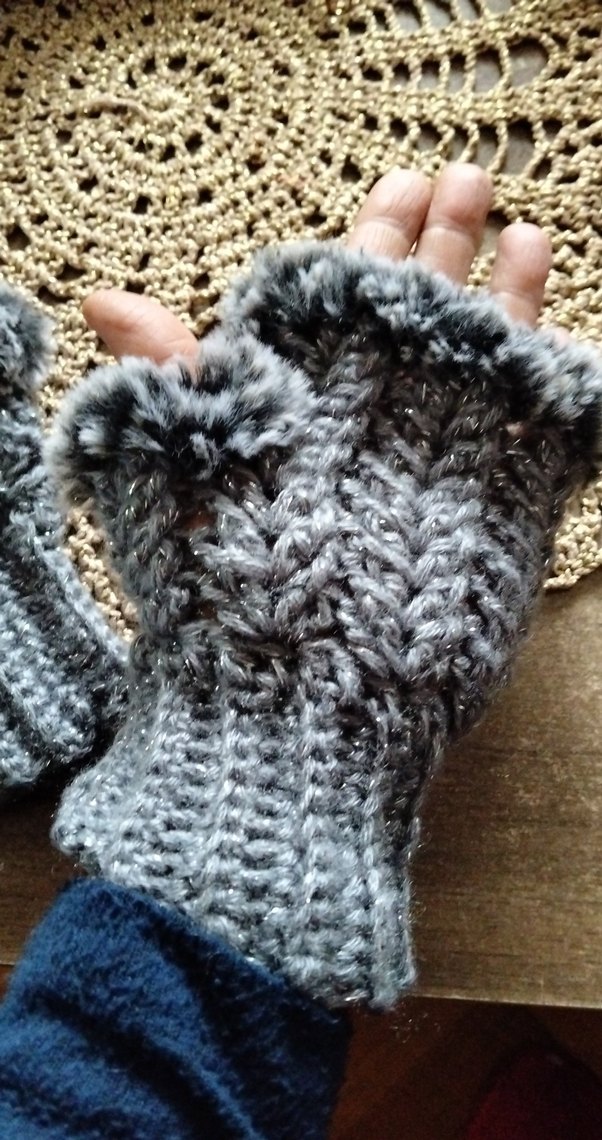 Gri Örgü Kadın Eldiveni - Görsel 2