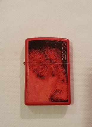 Zippo kırmızı