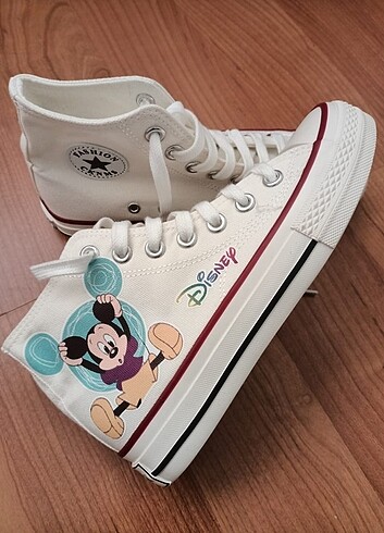 36 Beden beyaz Renk Mickey mause converse 