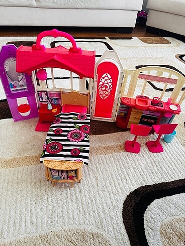 Beden Barbie portatif evi
