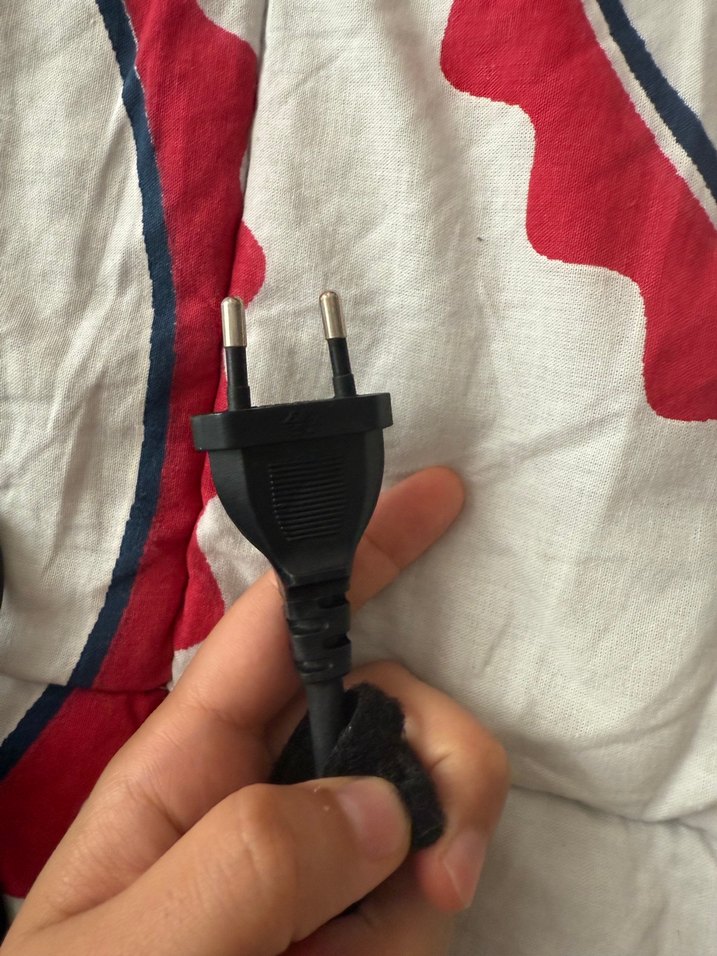 Beyaz ve Gri Saç Düzleştirici - Görsel 4