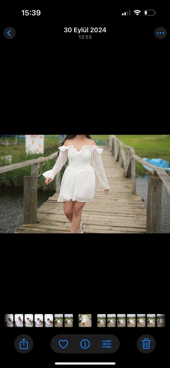 Beyaz şifon mini fırfırlı elbise - Görsel 5