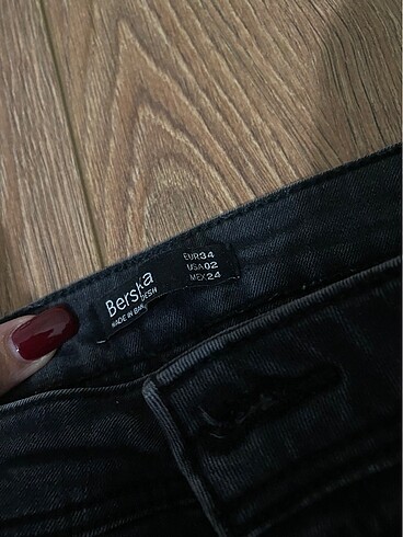 Bershka Bershka siyah pantolon.