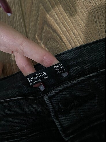 s Beden Bershka siyah pantolon.
