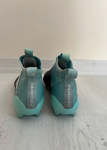 Adidas (PUREKONTROL)Turkuaz Erkek Futbol Kramponu sıfır ayarı.