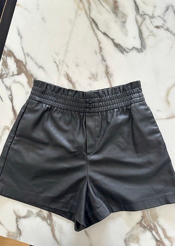 Kemerli Siyah Deri Mini Şort - Görsel 2