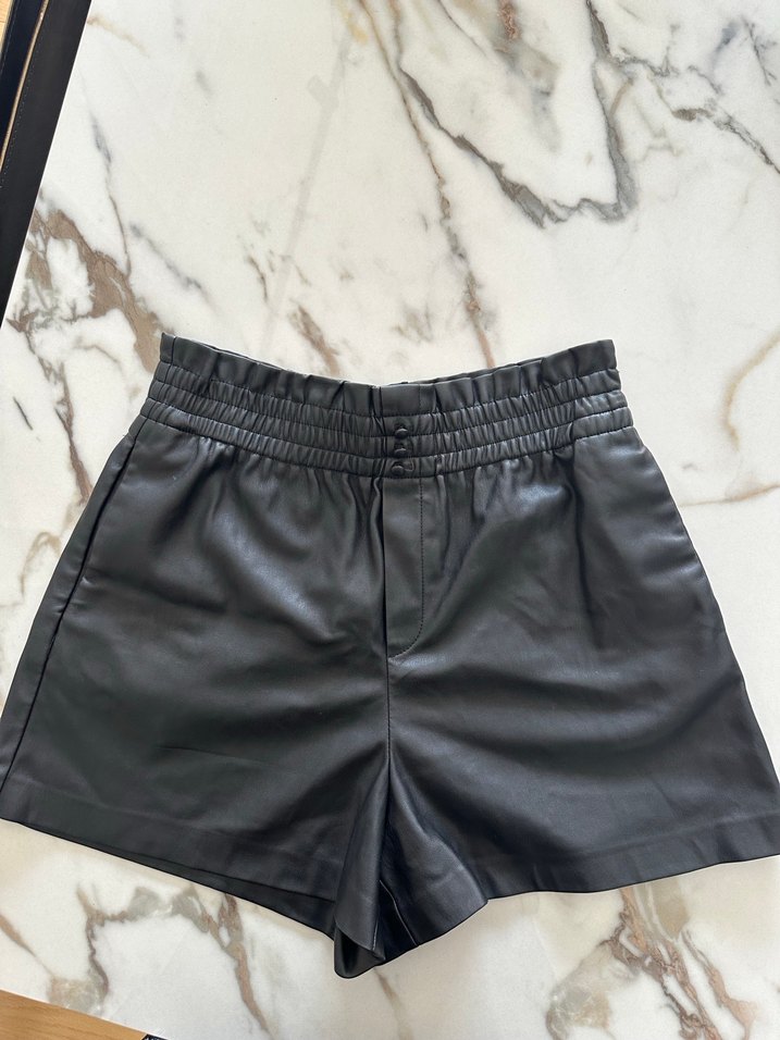 Kemerli Siyah Deri Mini Şort - Görsel 2