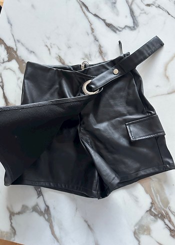 Siyah Deri Mini Şort - Görsel 3