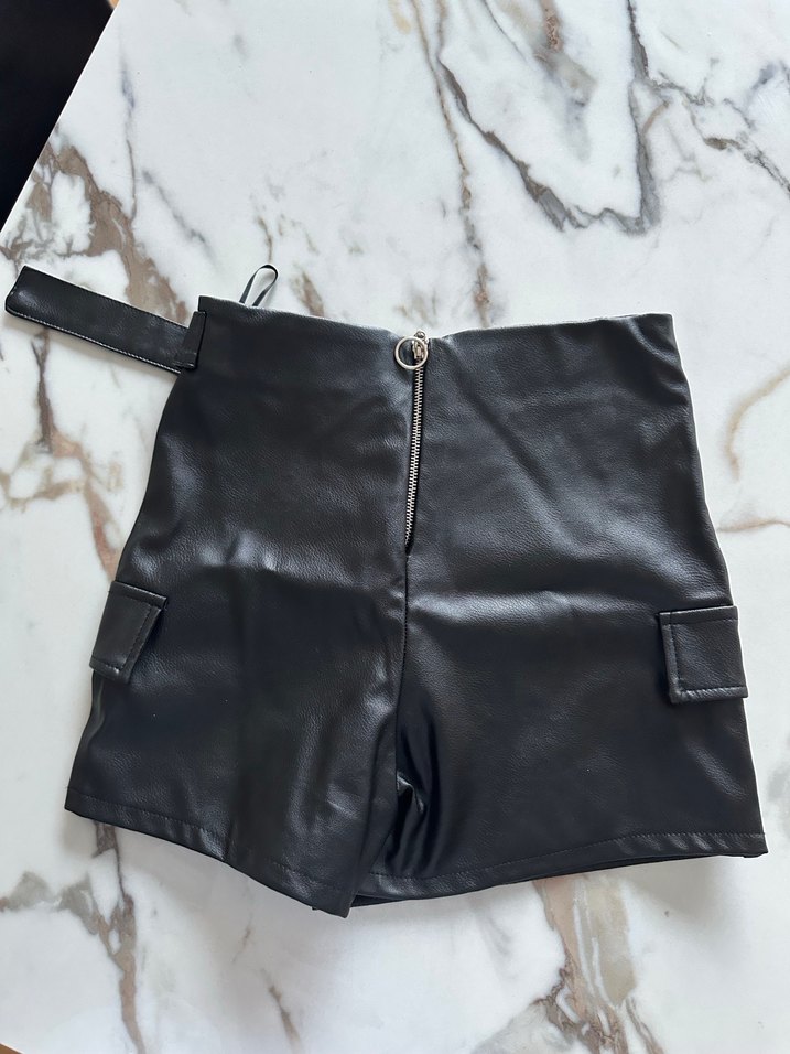 Siyah Deri Mini Şort - Görsel 5