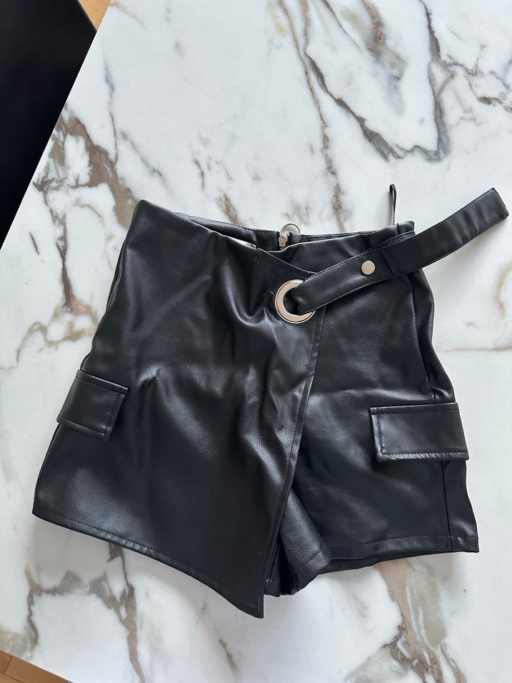 Siyah Deri Mini Şort - Görsel 2