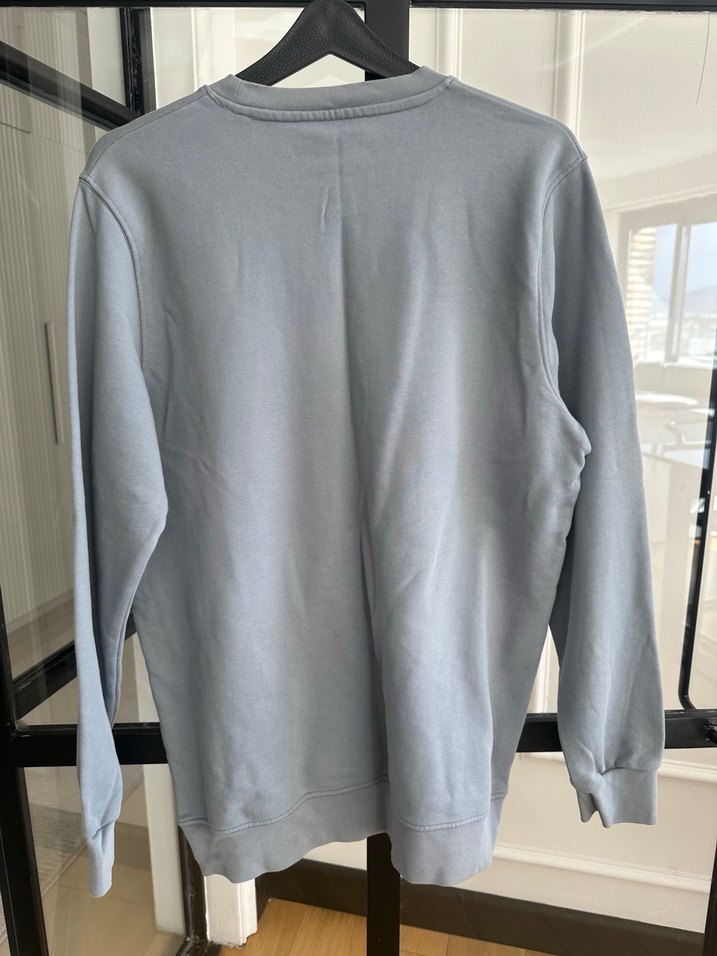 Minimal Gri Bisiklet Yaka Sweatshirt — görsel 2/6