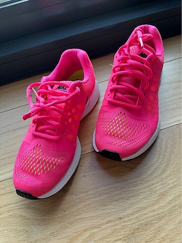 Nike pembe spor ayakkabı