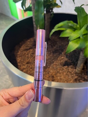 Revolution Bright Light Highlighter