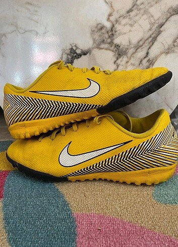 Futbol ayakkabısı 
