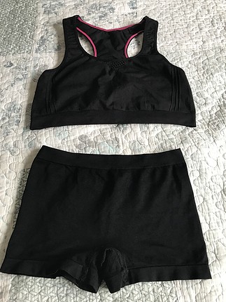 Sporcu sütyen ve boxer