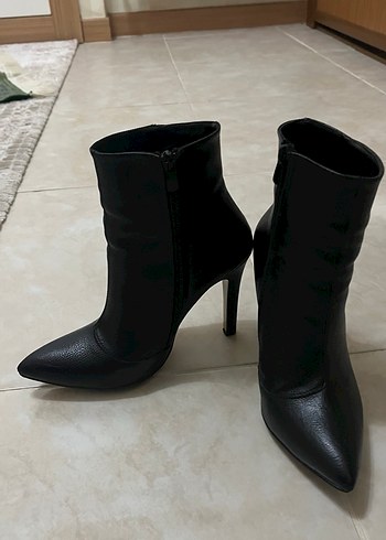 Siyah Deri İnce Topuklu Fermuarlı Bot - Görsel 2