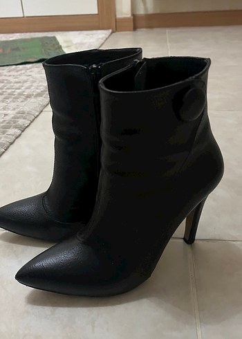 Siyah Deri İnce Topuklu Fermuarlı Bot - Görsel 3