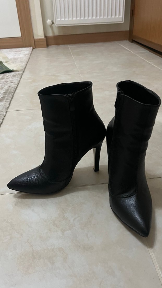 Siyah Deri İnce Topuklu Fermuarlı Bot - Görsel 2