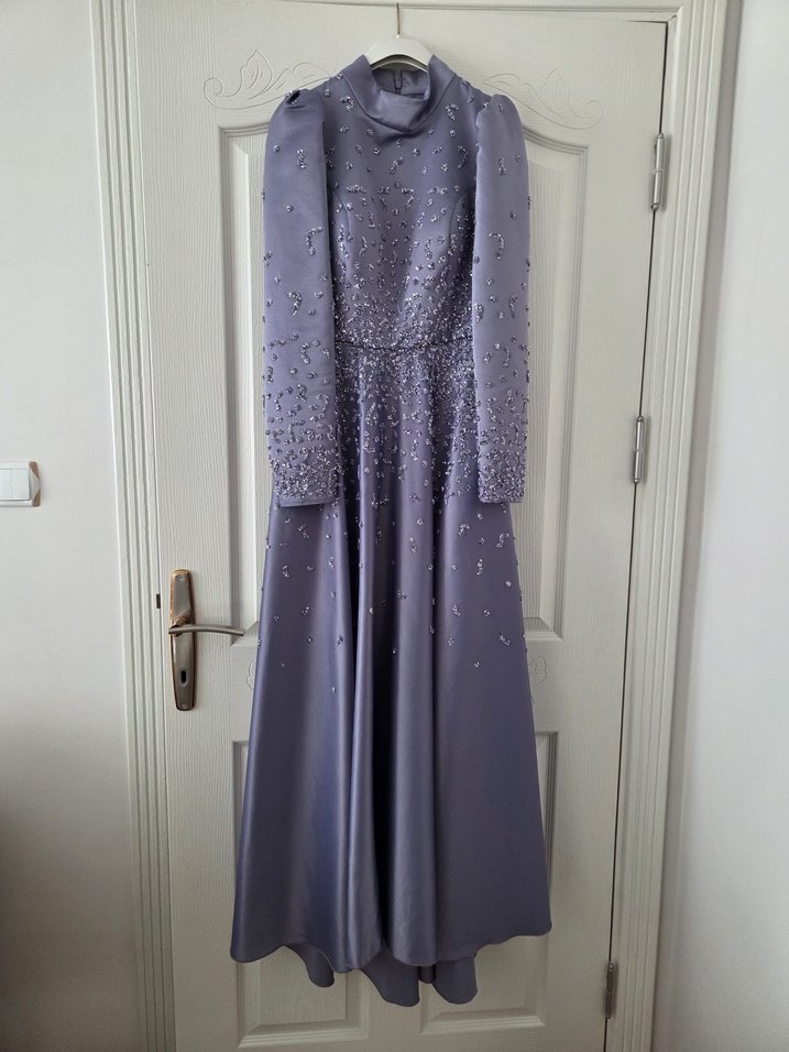 Uzun Kollu Yüksek Yakalı Mor Abiye Elbise - Görsel 2