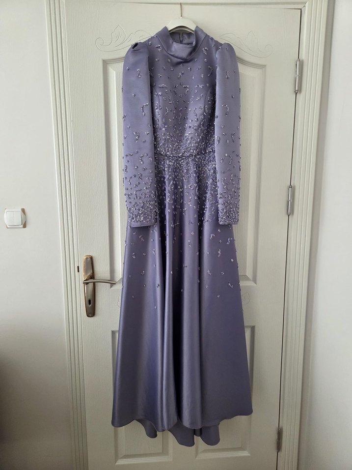 Uzun Kollu Yüksek Yakalı Mor Abiye Elbise - Görsel 3