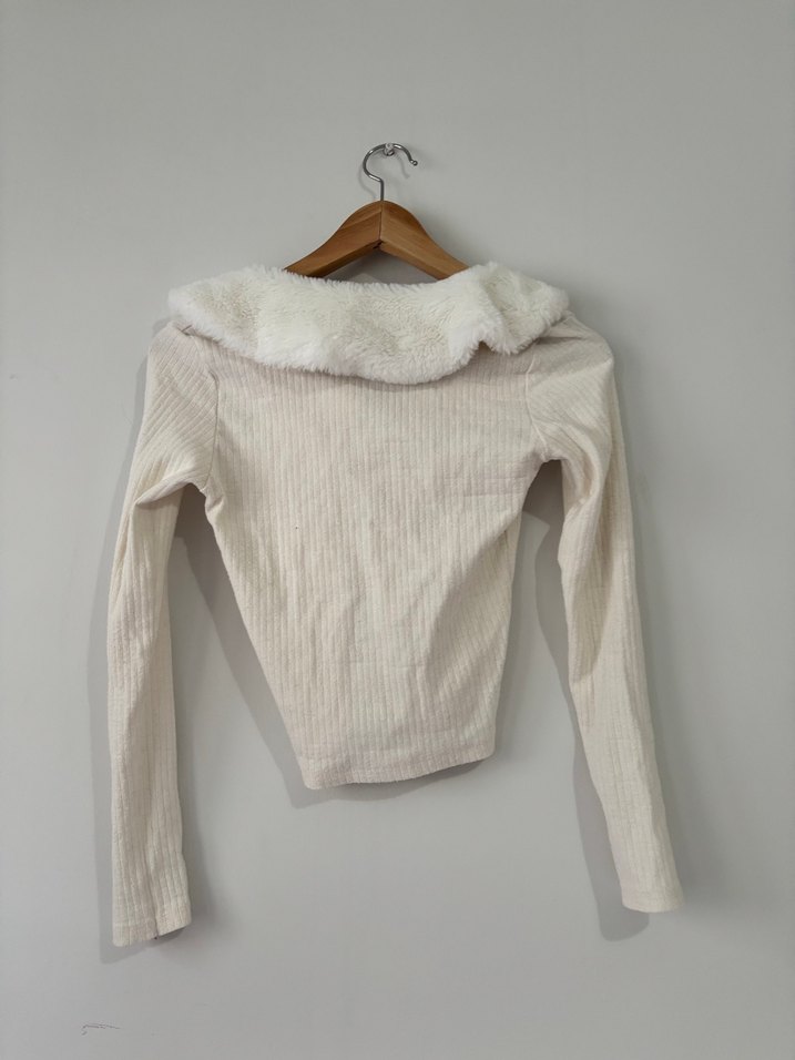 Beyaz Kürklü Yakalı Uzun Kollu Kadın Kazak - Görsel 2