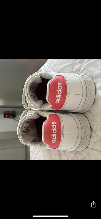 28 numara Çocuk beyaz orjınal Adidas ayakkabı