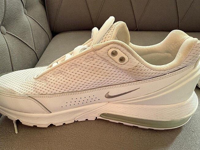 44 Beden beyaz Renk Nike air max pulse 44 numara