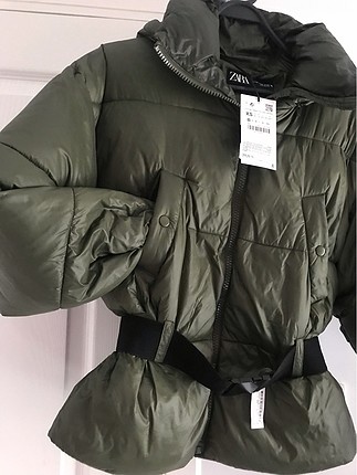 Zara Kemerli Şişme Mont