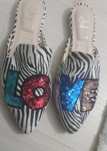 Payetli Zebra Desenli Kadın Dolgu Topuk Terlik