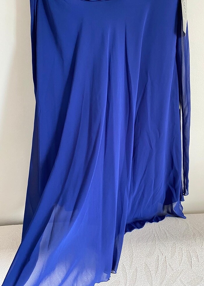 GECE MAVİSİ ETİKETİ ÜZERİNDE ABİYE - Görsel 2