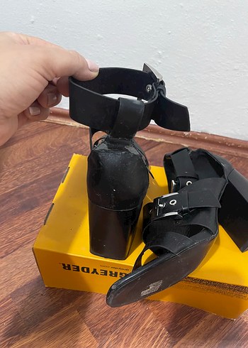 40 Beden siyah Renk Siyah Tokalı Kadın Blok Topuklu Sandalet
