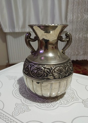 Princ üzerine gümüş kaplama vazo