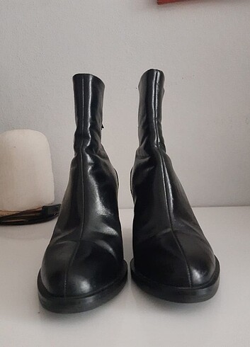 38 Beden siyah Renk 37 numara zara bot