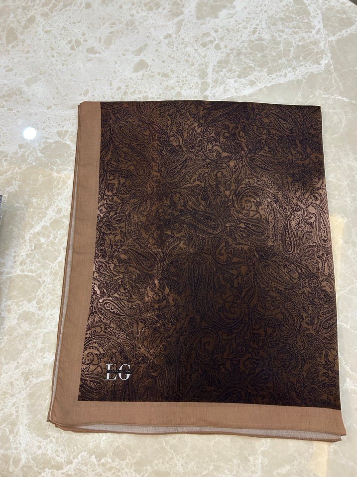 Kahverengi Desenli Şal - Görsel 2