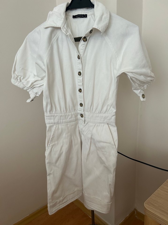 Düğmeli Kısa Kollu Beyaz Kadın Tulum - Görsel 2