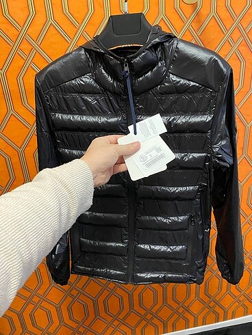 Moncler yagmurluk