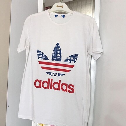 Beyaz adidas tişört
