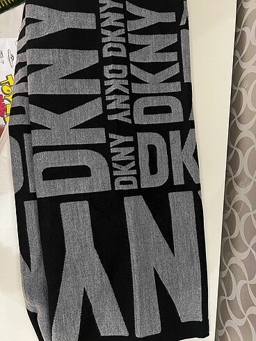 DKNY atkı