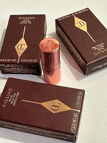 Diğer Charlotte Tilbury Icon Baby Ruj