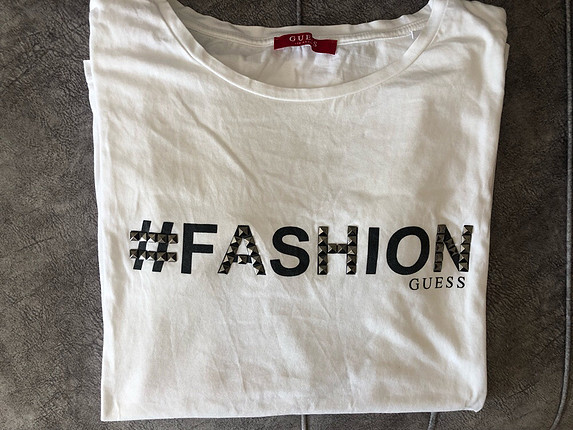 Guess tshirt