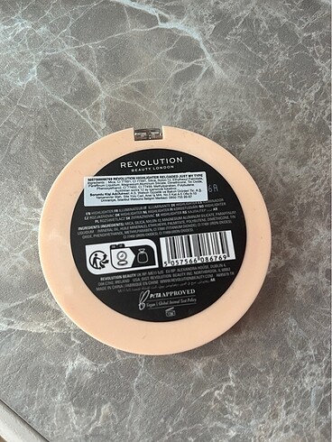 Revolution Revolotion just my type rengi highlighter