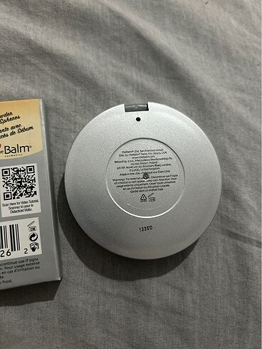Beden the balm pudra ve aydınlatıcı