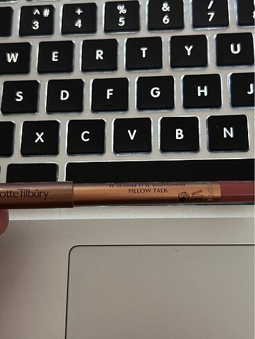 Beden charlotte tilbury pillow talk ruj ve dudak kalemi