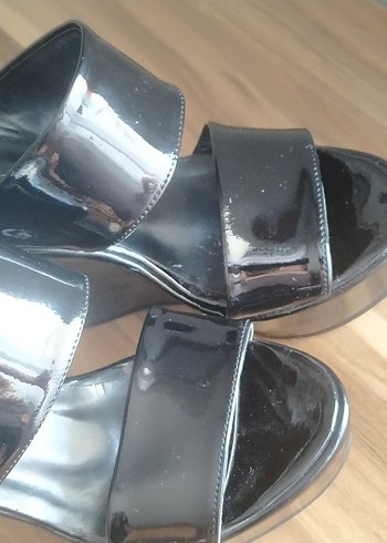 Siyah Parlak Platform Topuklu Kadın Ayakkabı - Görsel 3